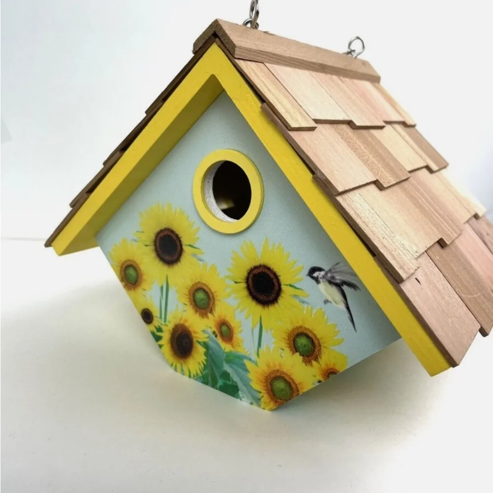 New outdoor wren hanging birdhouse